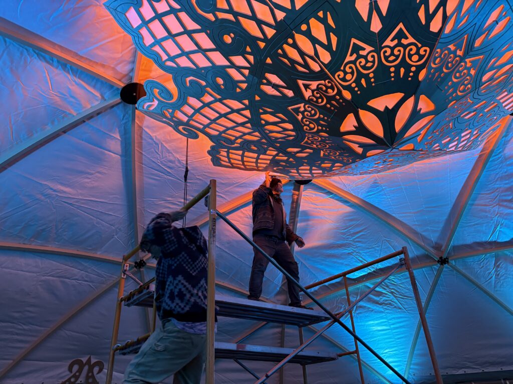 canopy-lit-1